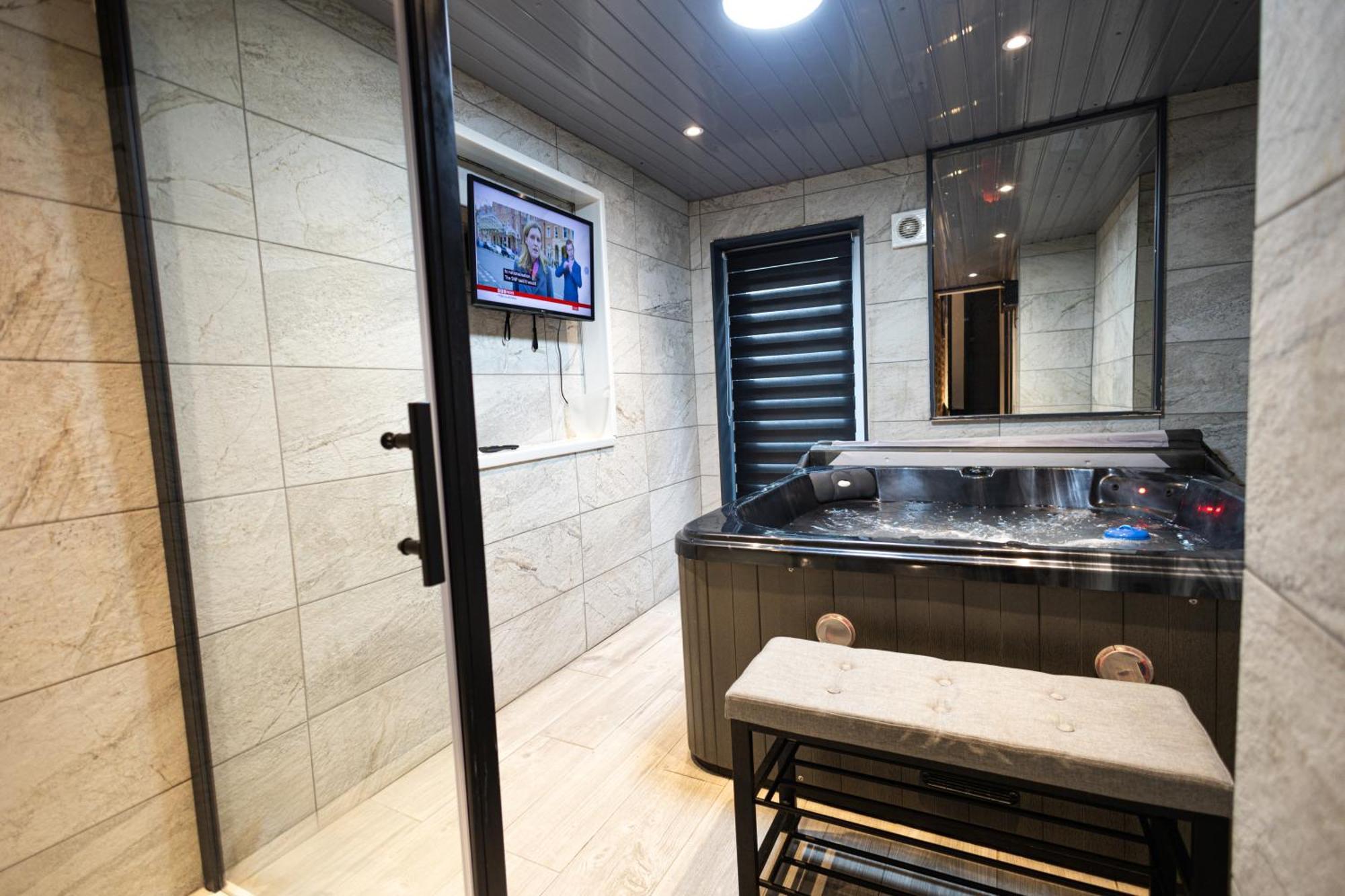 Elegant 1Bedroom Flat With Jacuzzi In A Prime Location London Exterior photo